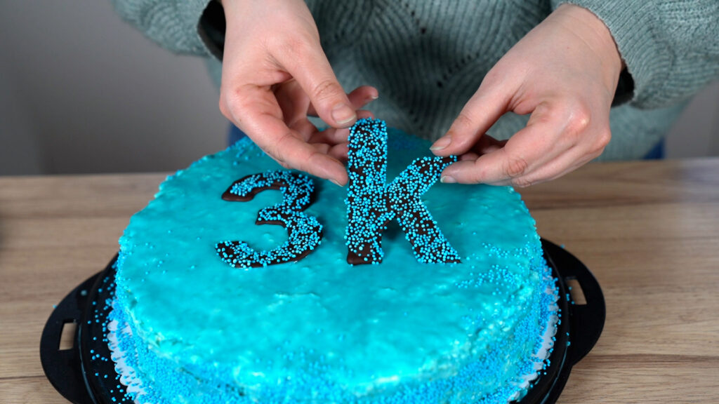 3k Followers LinkedIn Cake